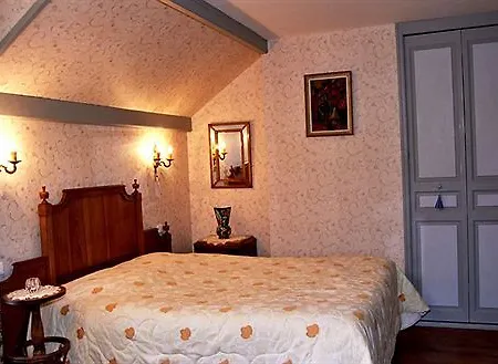 بيت ضيافة La Closerie De Fronsac