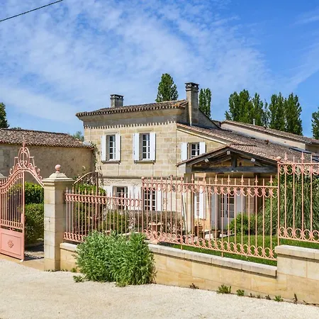 La Closerie De Fronsac بيت ضيافة 3*